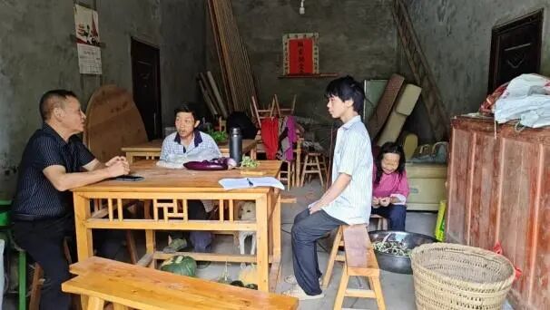 有感而动｜牛价波动、高温干旱，大山养牛户靠什么守住生计？__有感而动｜牛价波动、高温干旱，大山养牛户靠什么守住生计？